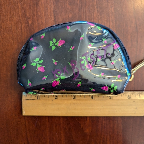 Betsey Johnson set of two cosmetic bags - Picture 9 of 10